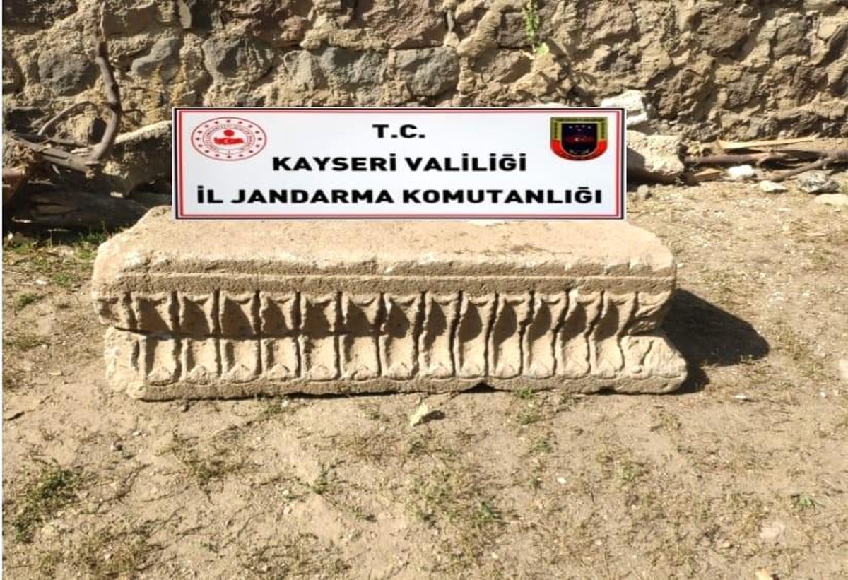 Kaçak kazı yapan tarihi eser kaçakçıları jandarmadan kaçamadı