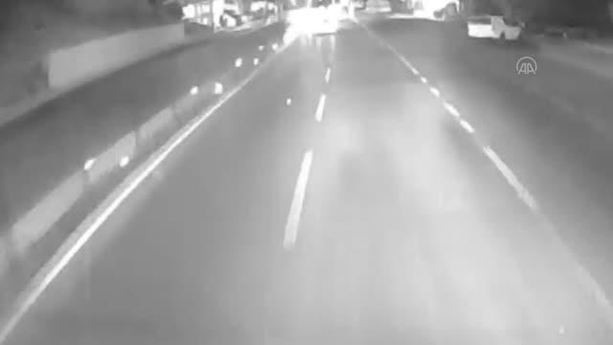 Kahramanmaraş\'ta 3 kişinin yaralandığı zincirleme kaza halk otobüsü kamerasında