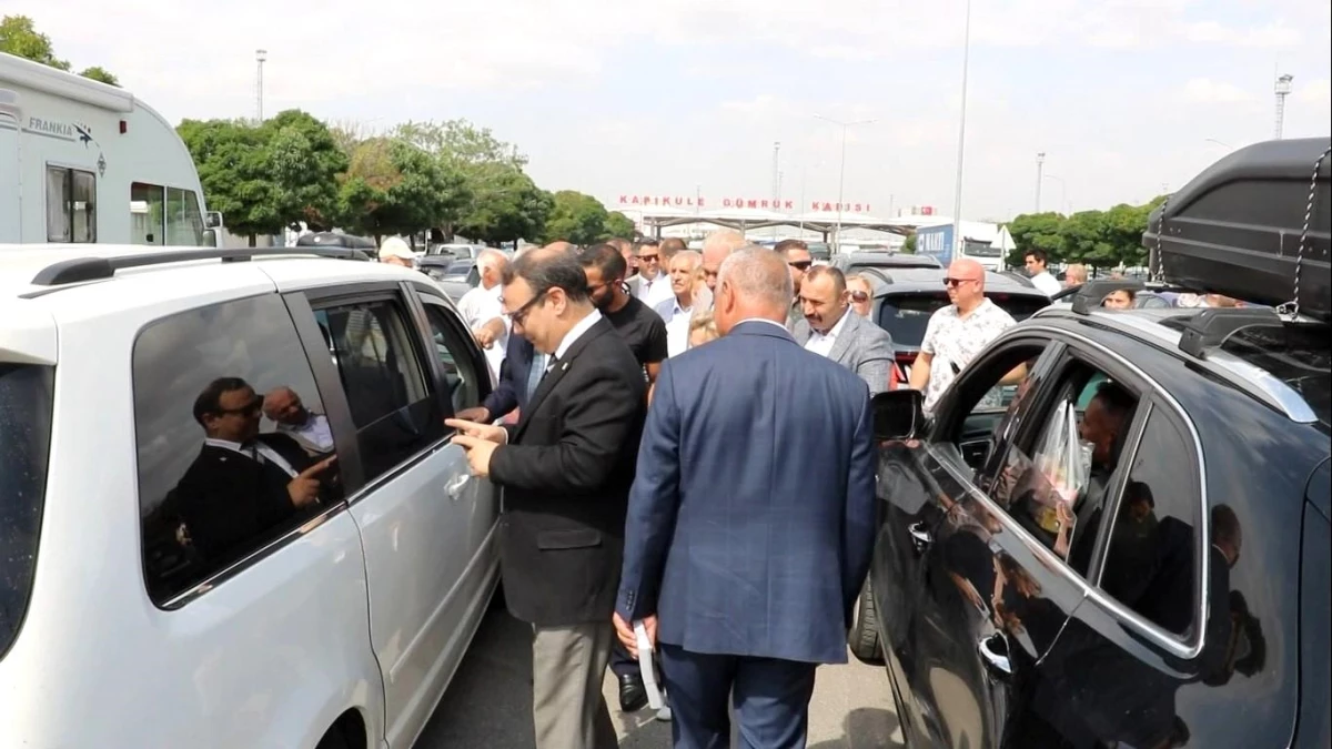Kapıkule\'de gurbetçi aile İYİ Parti\'ye Cumhurbaşkanı Erdoğan\'ın konuşmasıyla cevap verdi