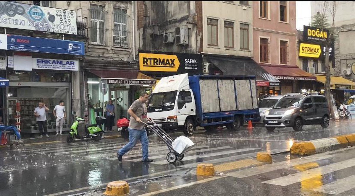 Karaköy\'de sağanak yağış etkili oldu