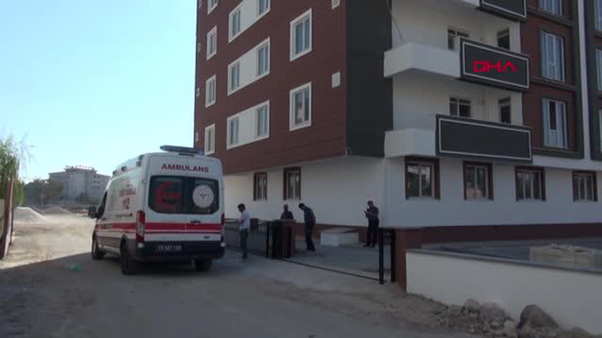 KİLİS\'TE, İNŞAATTAN DÜŞEN İŞÇİ YARALANDI