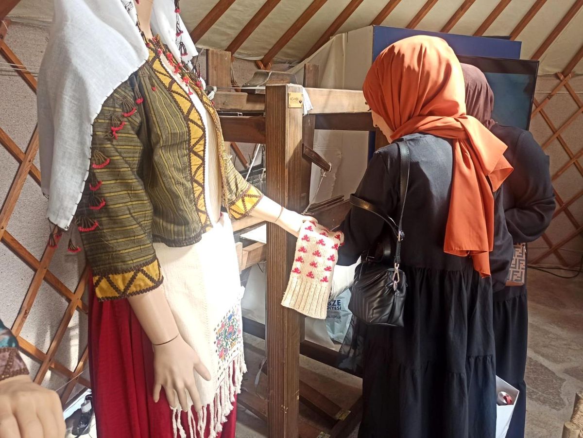 Kocaeli\'nin tanıtım çadırı Ahlat\'ta ilgi görüyor