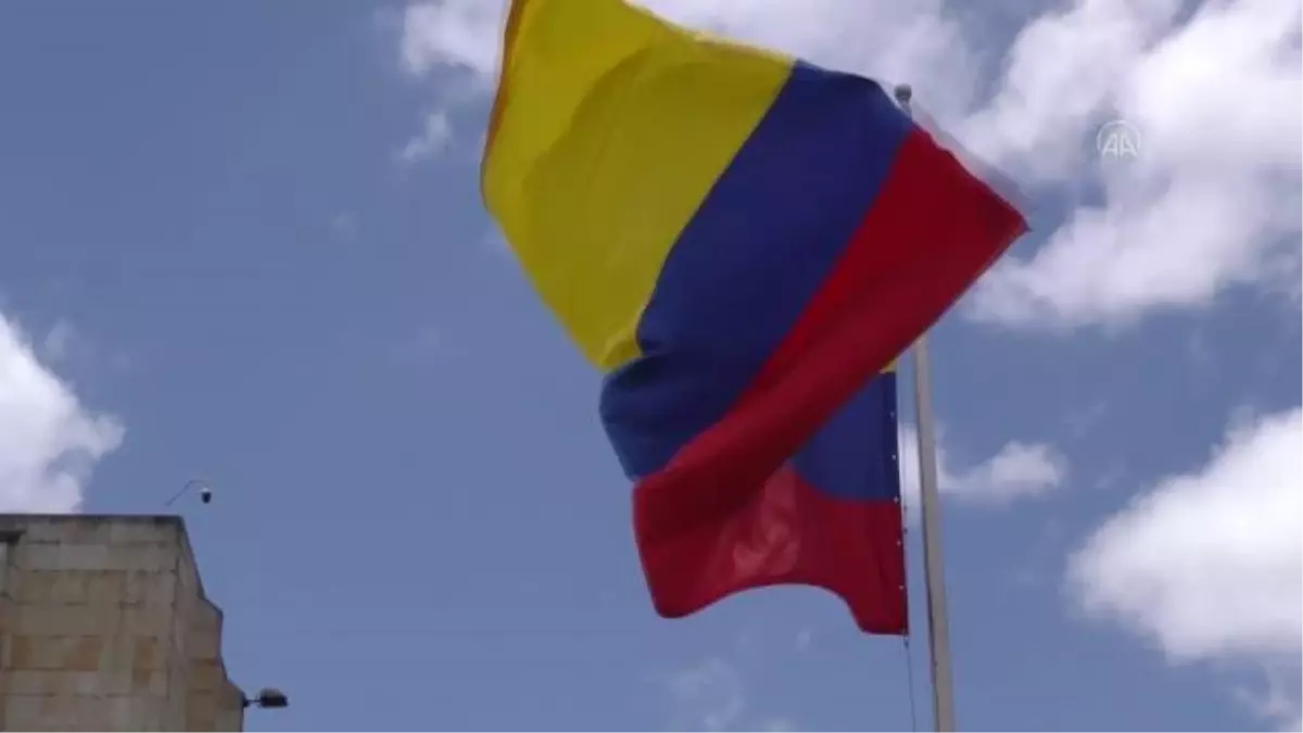 Kolombiya Cumhurbaşkanı Gustavo Petro, İspanya Başbakanı Pedro Sanchez'i resmi törenle karşıladı