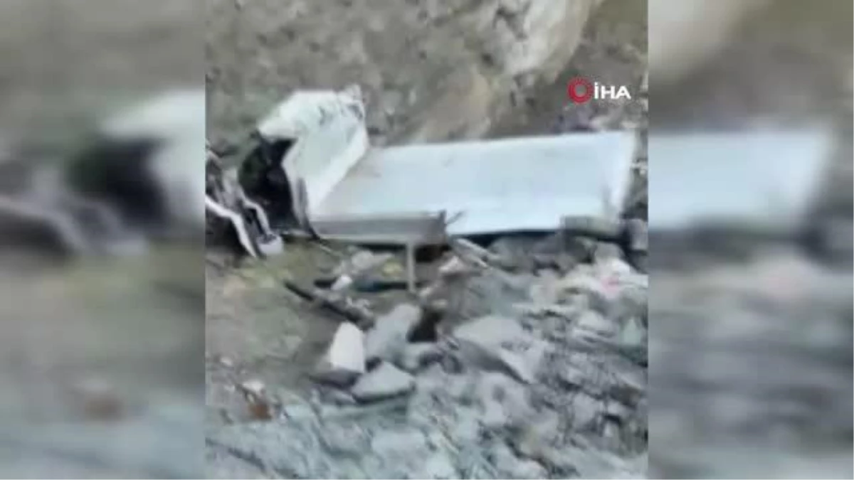Konya\'da kamyonet uçuruma devrildi: 3 ölü