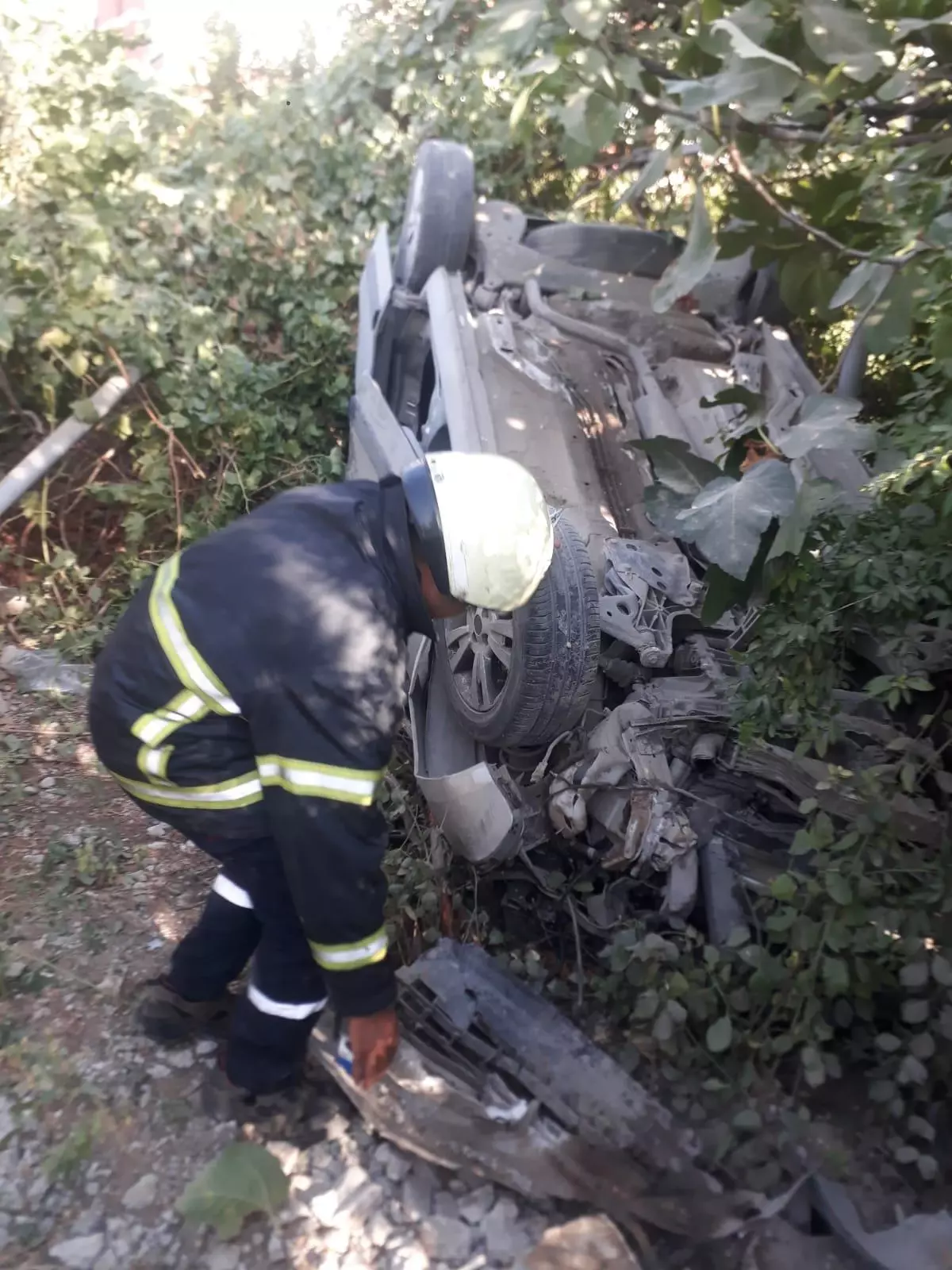 Mardin'de devrilen otomobildeki 4 kişi yaralandı