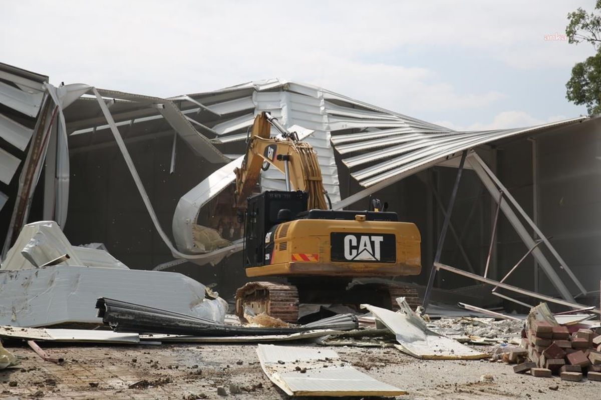 Nilüfer\'de kaçak yapılar yıkılıyor