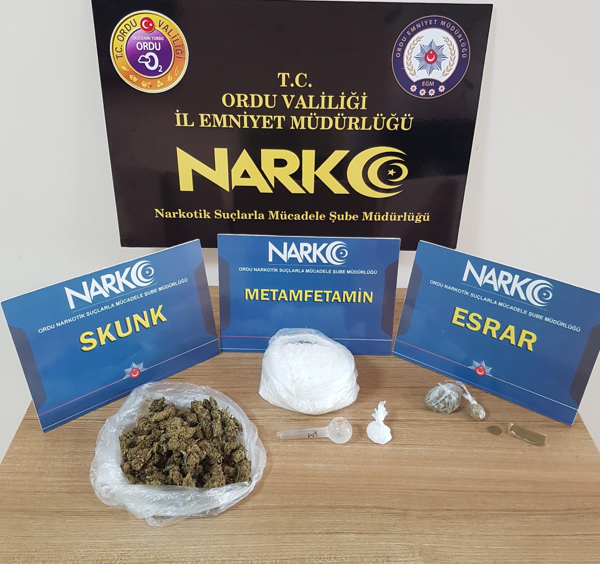 Ordu\'da sürücüsü "dur" ihtarına uymayarak kaçan otomobilde uyuşturucu bulundu
