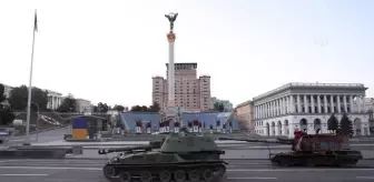 Rus güçlerinden ele geçirilen zırhlı araçlar, Kiev sokaklarında sergilenmeye devam ediyor