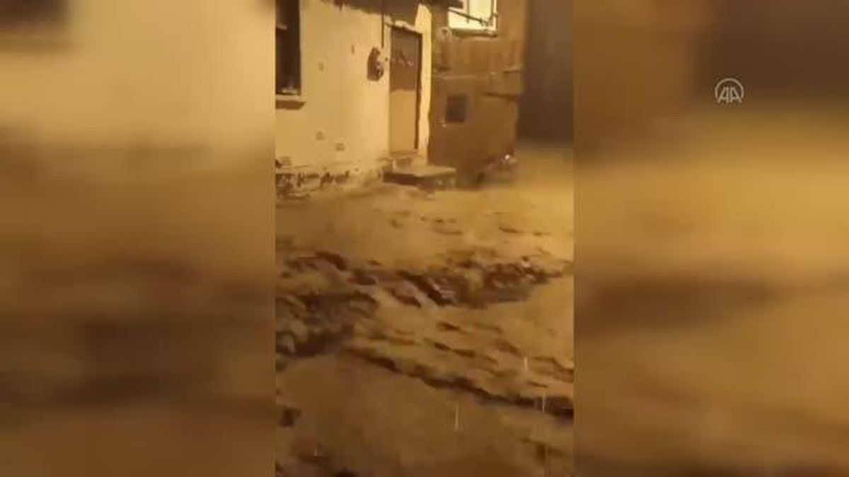 Bursa'da sağanak nedeniyle su baskınları meydana geldi