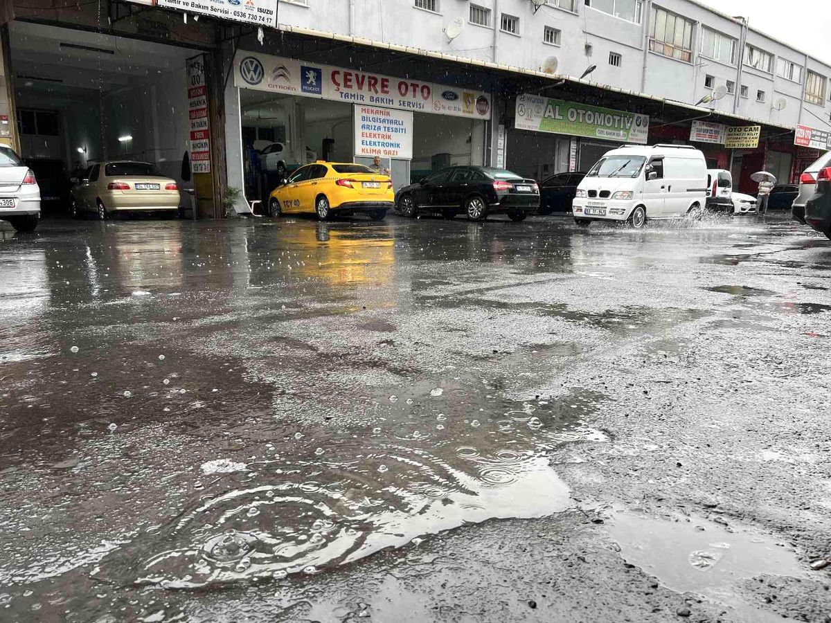 Selde kalan araçların masrafı cep yakıyor