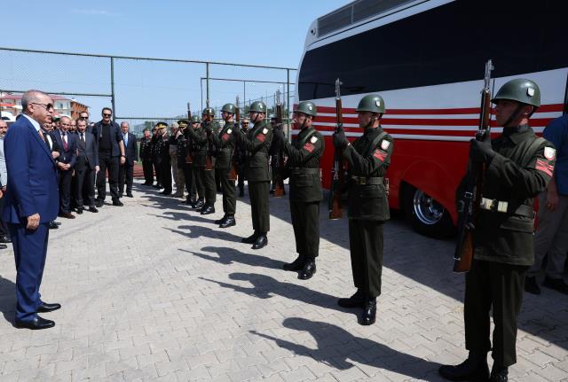 Son dakika! Erdoğan'dan Rusya'nın harekat restine yanıt: Bize parmak sallayanların samimiyetsiz ifadelerini dikkate almıyoruz Son dakika! Erdoğan'dan Rusya'nın harekat restine yanıt: Bize parmak sallayanların samimiyetsiz ifadelerini dikkate almıyoruz