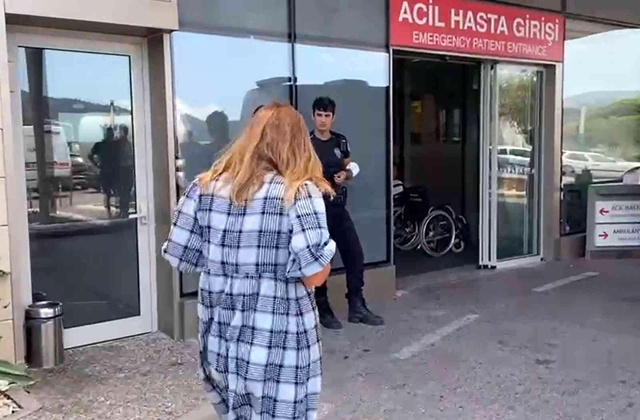 Tatlıses'in ayağında 2 kırık olduğu öğrenildi Tatlıses'in ayağında 2 kırık olduğu öğrenildi
