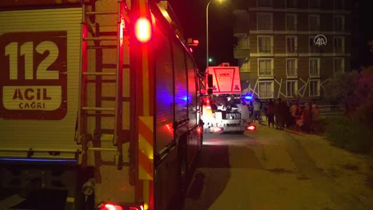 Hatay\'da toprak kayması nedeniyle bir bina boşaltıldı
