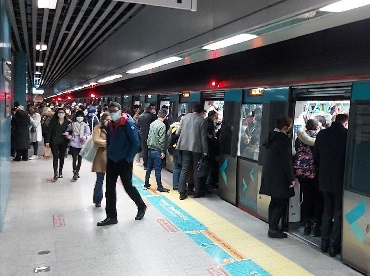 Ulaştırma ve Altyapı Bakanlığı: "Hafta sonu Marmaray seferleri saat 01.30\'a kadar uzatıldı"