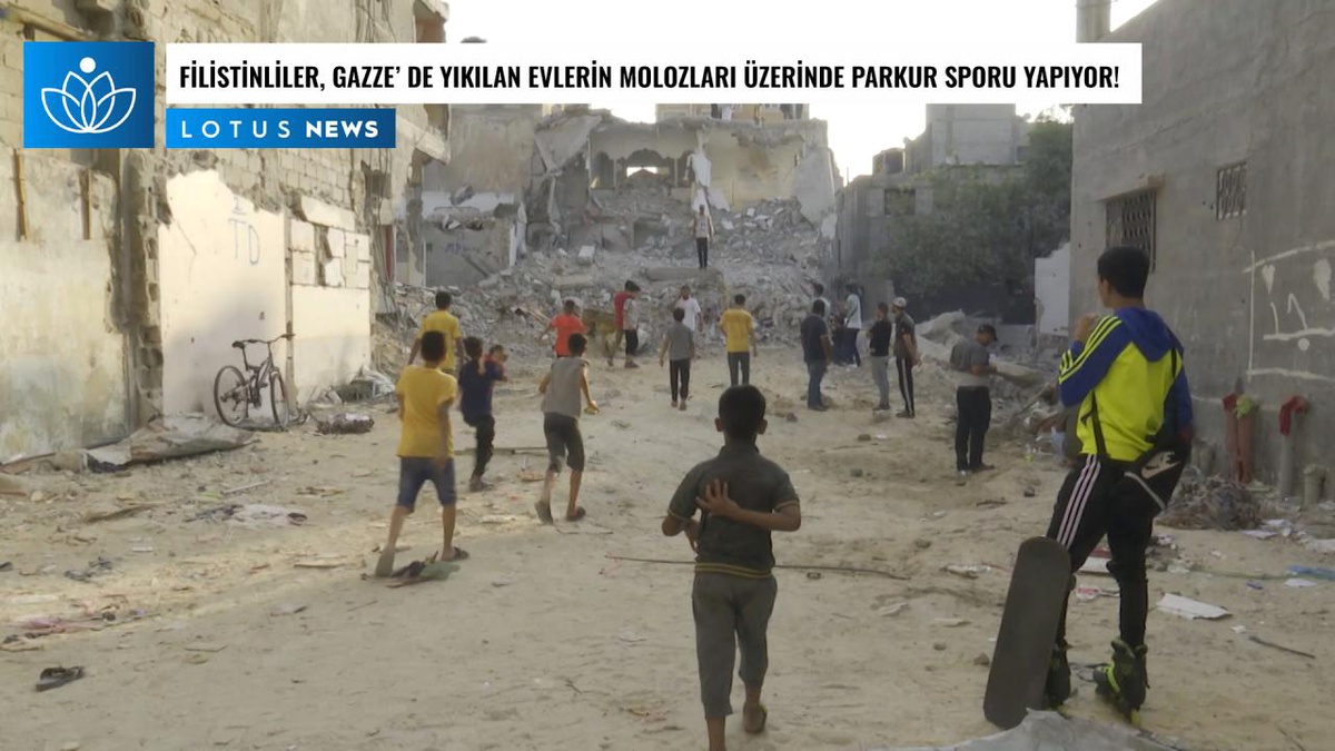 Video: Filistinliler Gazze\'de Yıkılan Evlerin Molozları Üzerinde Parkur Sporu Yapıyor