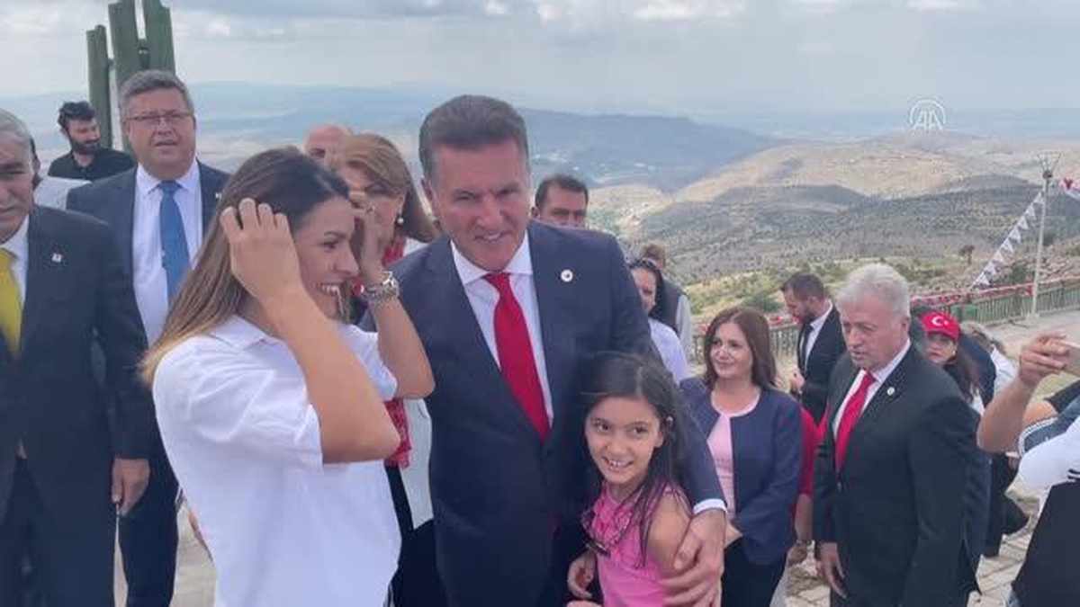 TDP Genel Başkanı Mustafa Sarıgül, Kocatepe Anıtı\'nı ziyaret etti