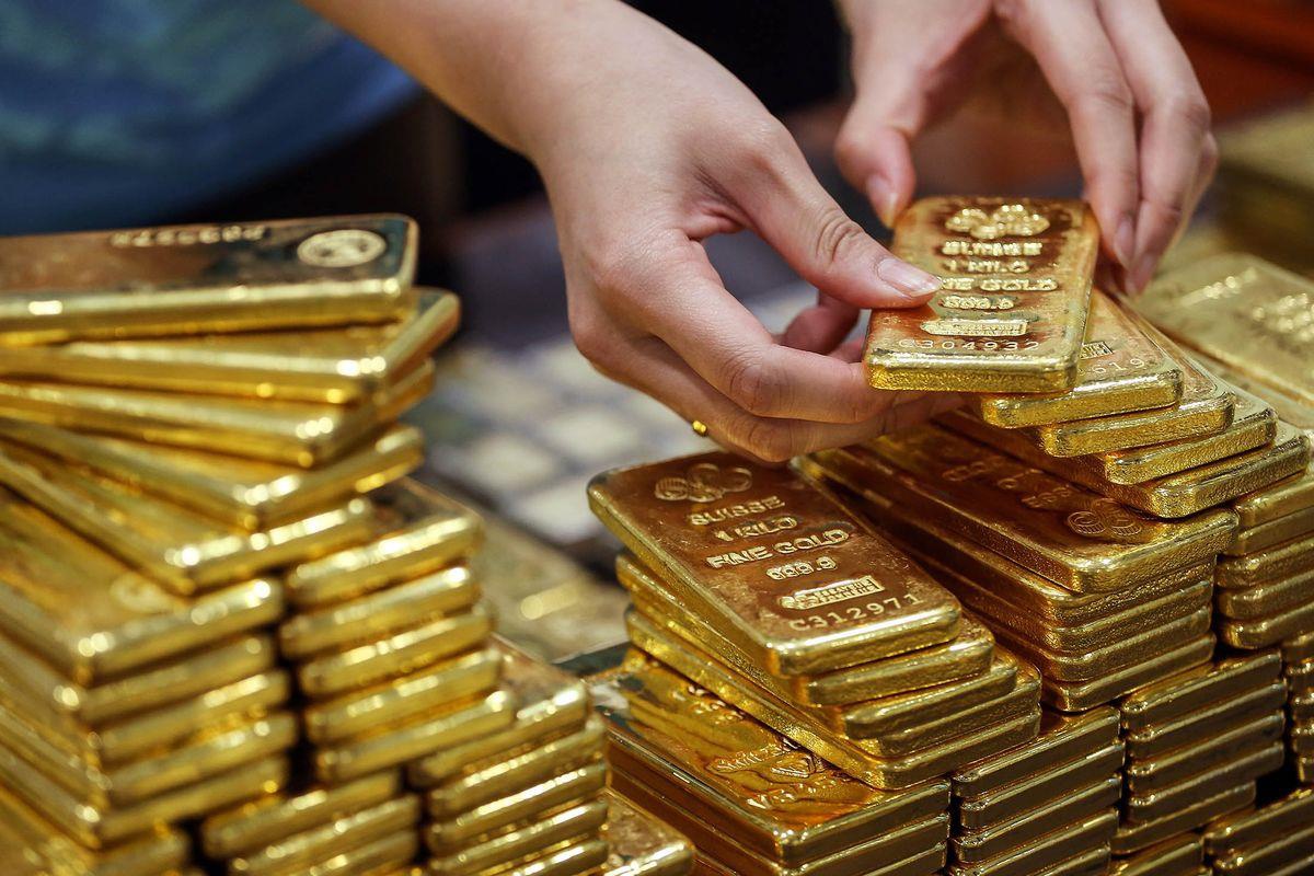 Güne düşüşle başlayan gram altın 1.025 liradan satılıyor