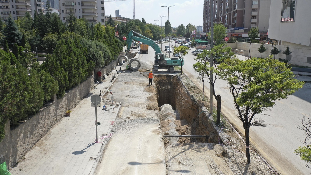 Ankara Büyükşehir Ekipleri Çayyolu\'nda Altyapı Çalışmalarını Sürdürüyor
