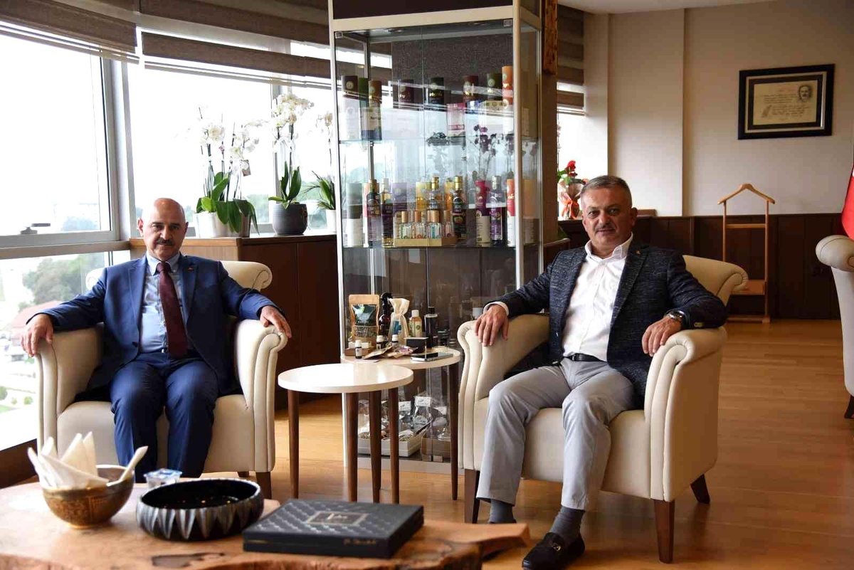 Antalya Valisi Yazıcı\'dan Rektör Sözbir\'e ziyaret