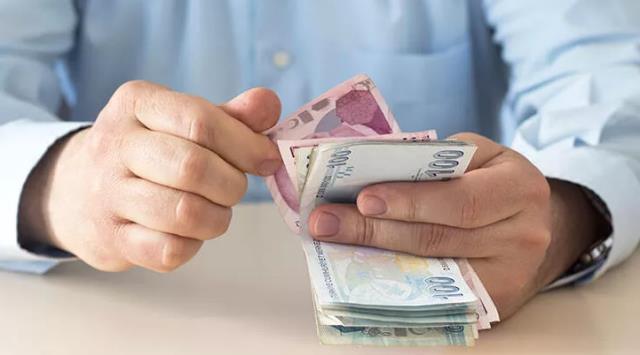 Bankaların promosyon miktarı 10 bin liraya dayandı! Binlerce emekli bankalara akın etti