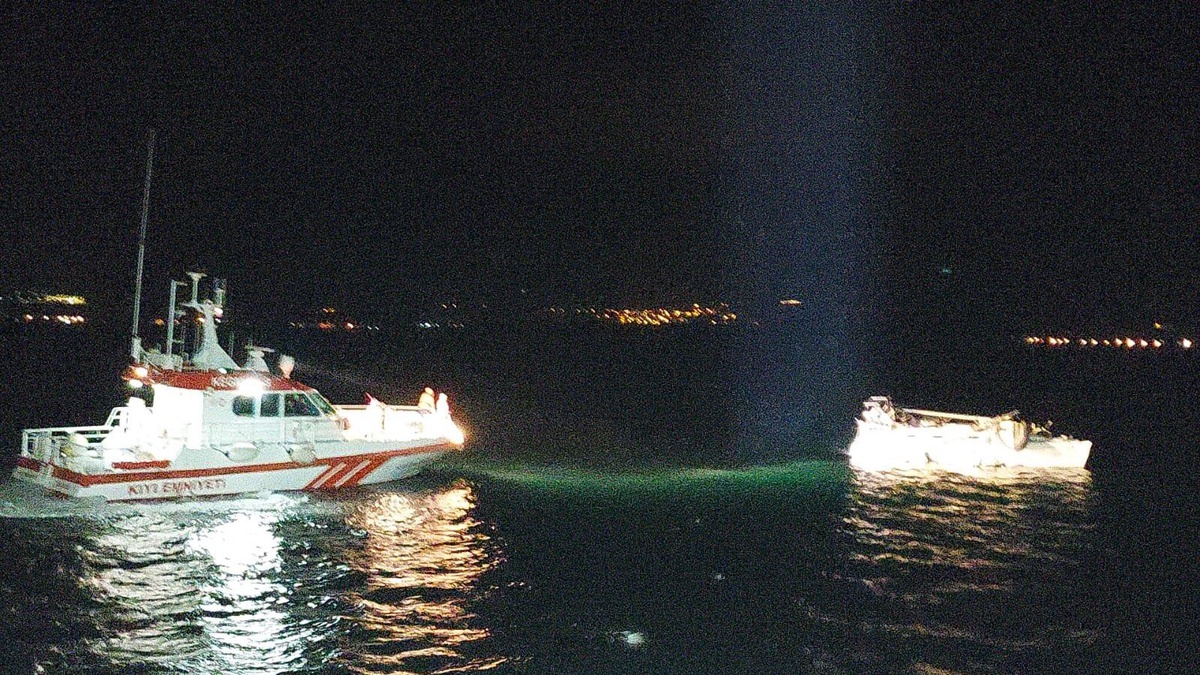 Çanakkale Boğazı\'nda tanker ile özel teknenin çatışması