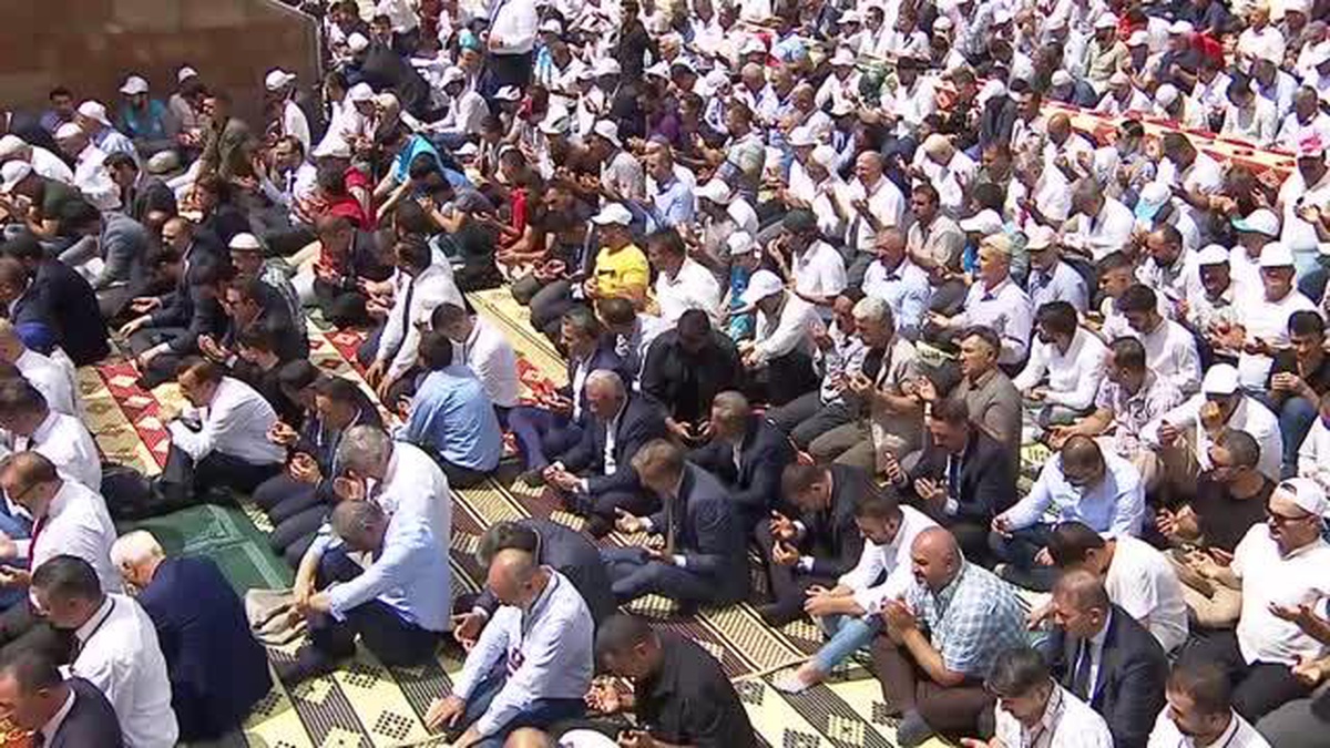 Cumhurbaşkanı Erdoğan, cuma namazını Malazgirt\'te kıldı