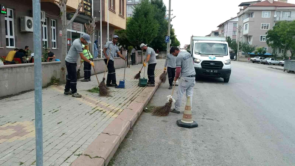 Cumhuriyet Mahallesi\'nde mıntıka temizliği
