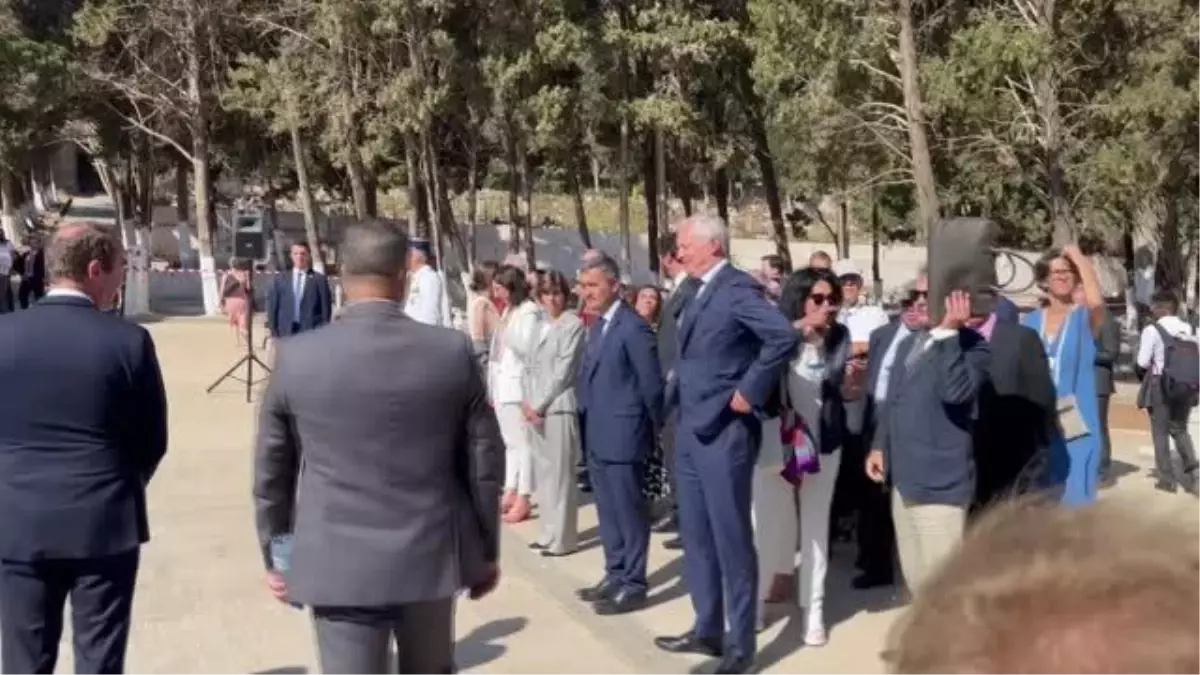 Fransa Cumhurbaşkanı Macron, Cezayir'de