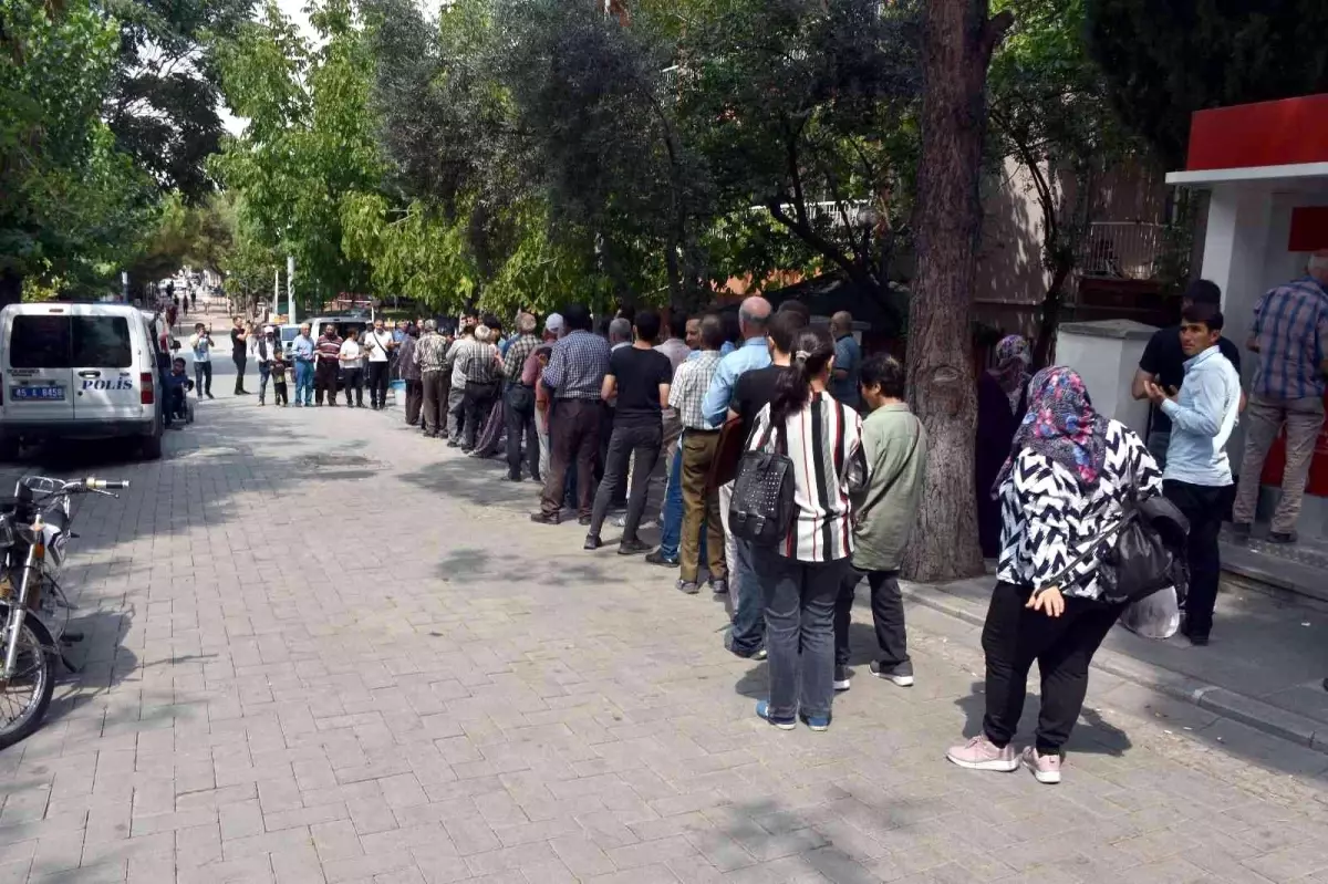 Gördes Emniyet Amirliğinden 2 bin kişilik aşure hayrı