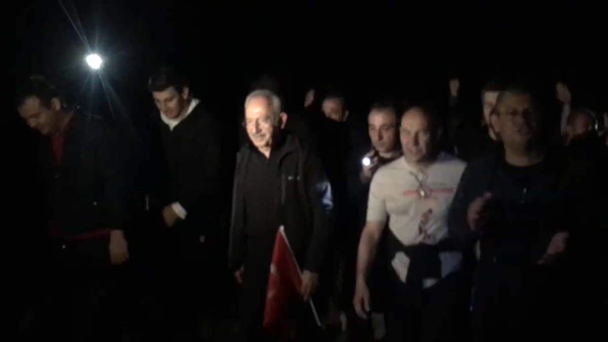Kılıçdaroğlu ve Uysal\'ın "Zafer Yolu" Yürüyüşü Devam Ediyor