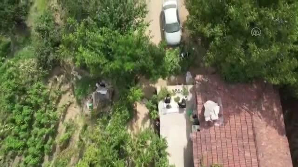 Kiraz\'da 10 kilo esrar ve 54 kök Hint keneviri ele geçirildi