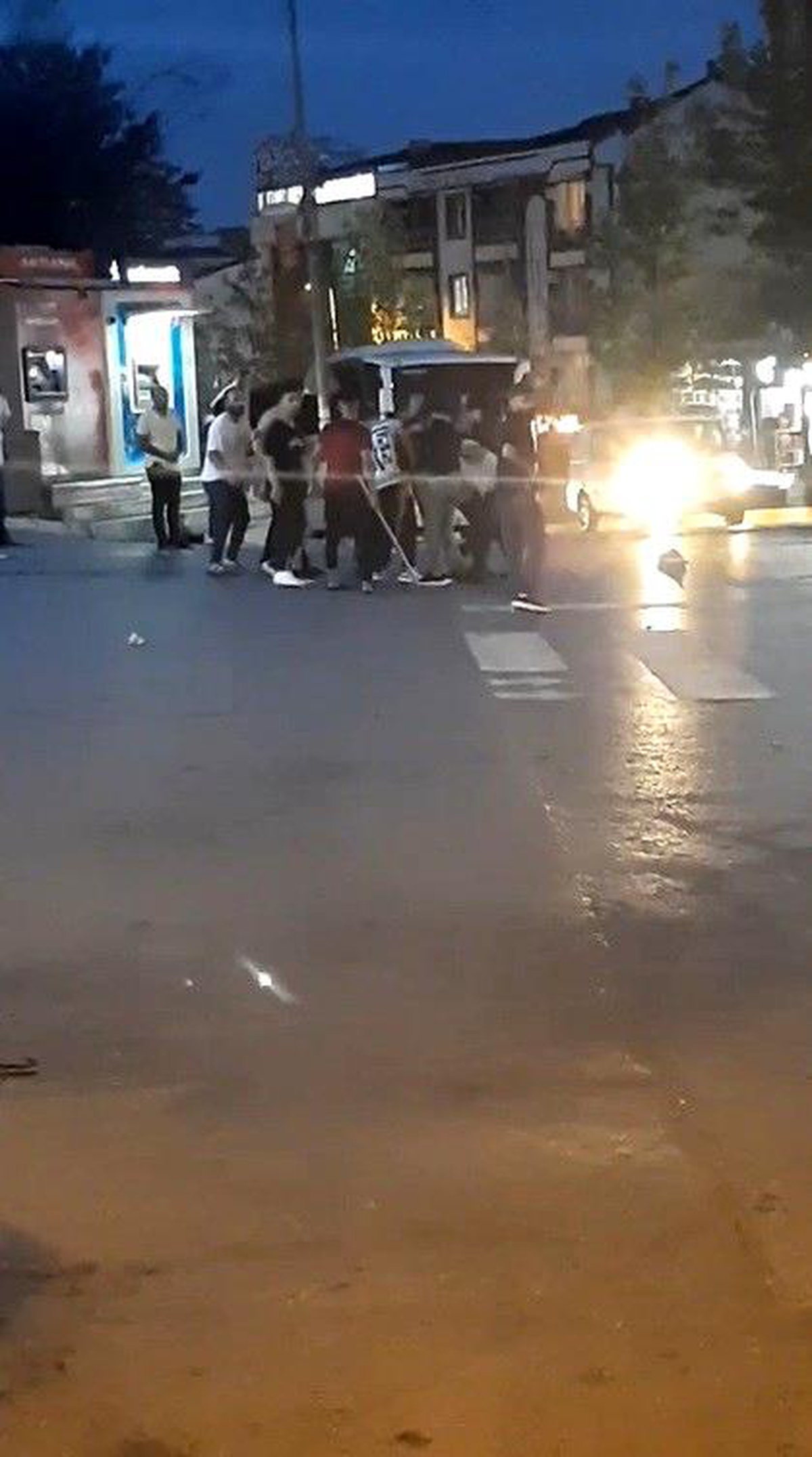 Komşuların küfür tartışmasında ortalık savaş alanına döndü: 2 yaralı