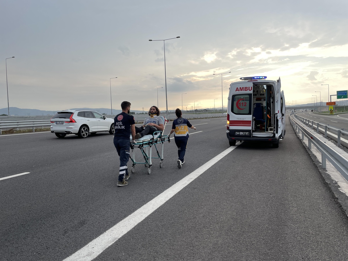 Kuzey Marmara Otoyolu\'ndaki trafik kazasında 2\'si çocuk 7 kişi yaralandı