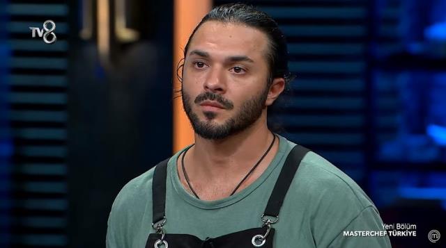 MasterChef'te Burak'ın yarışmacıya hakaret ettiğini duyan Mehmet Yalçınkaya deliye döndü MasterChef'te Burak'ın yarışmacıya hakaret ettiğini duyan Mehmet Yalçınkaya deliye döndü