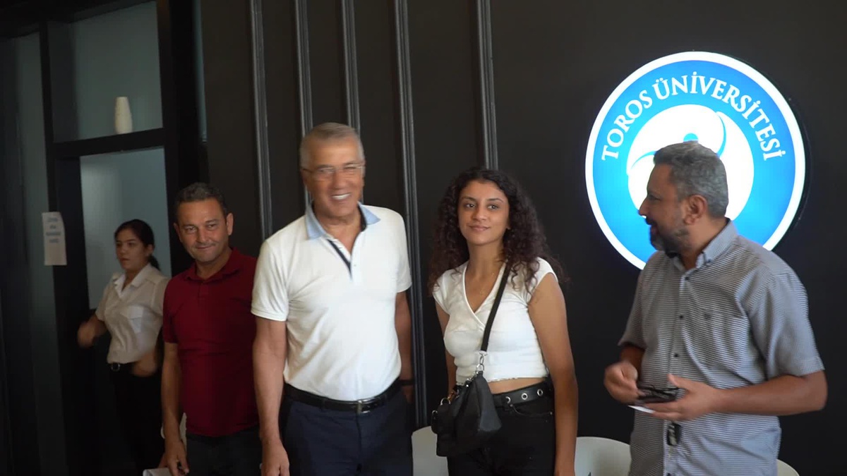 Mezitli Belediye Başkanı Tarhan, Otizmli Ünsal\'ın Üniversite Heyecanına Ortak Oldu