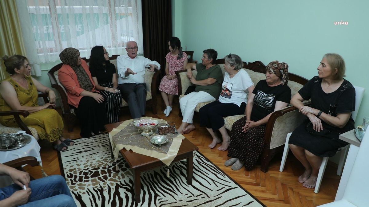 Eskişehir yerel haberleri | Odunpazarı Belediye Başkanı Kurt, Kırmızıtoprak'ta Kadınlarla Bir Araya Geldi