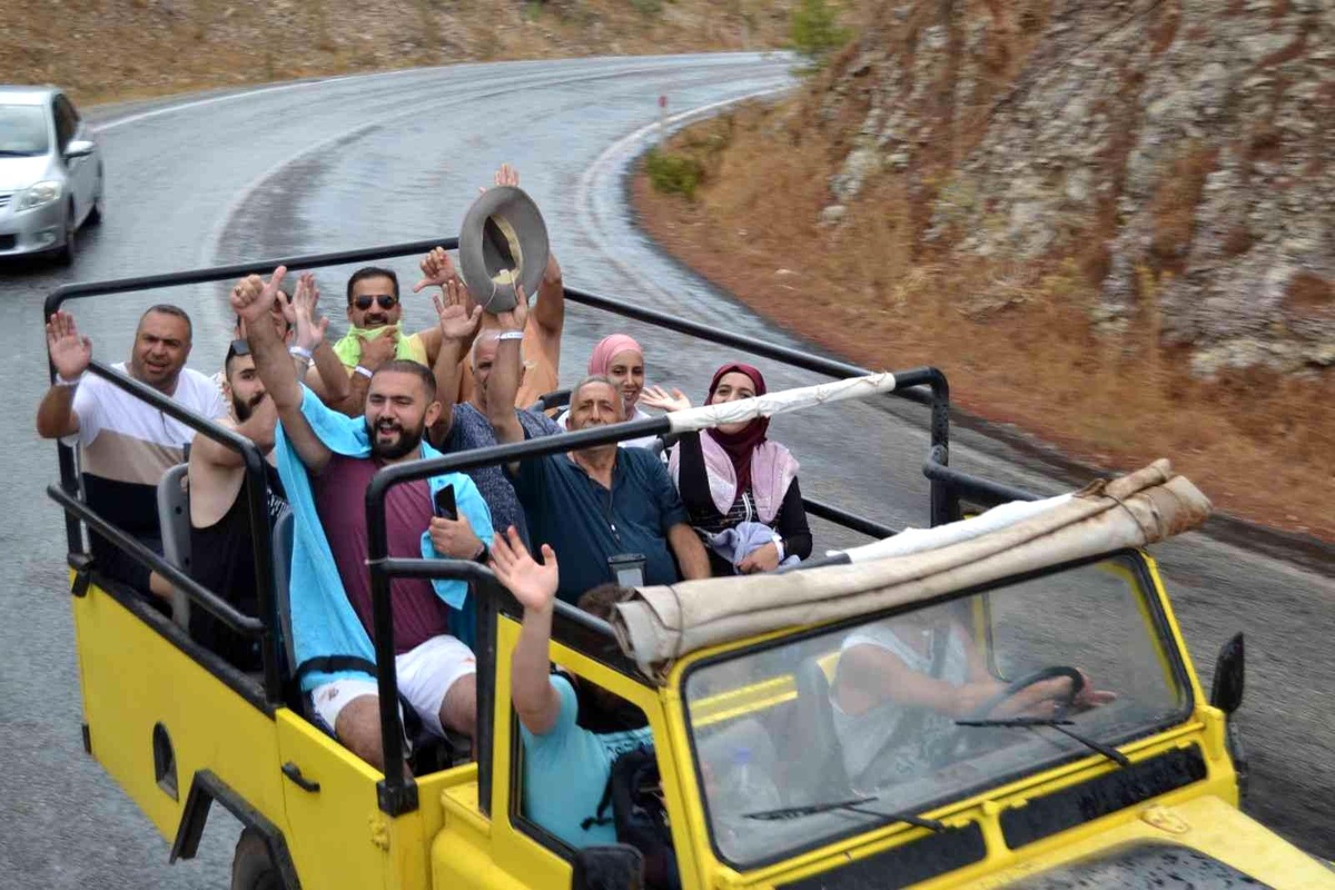 Devrilen safari aracında can veren 5 turistin son görüntüleri ortaya çıktı
