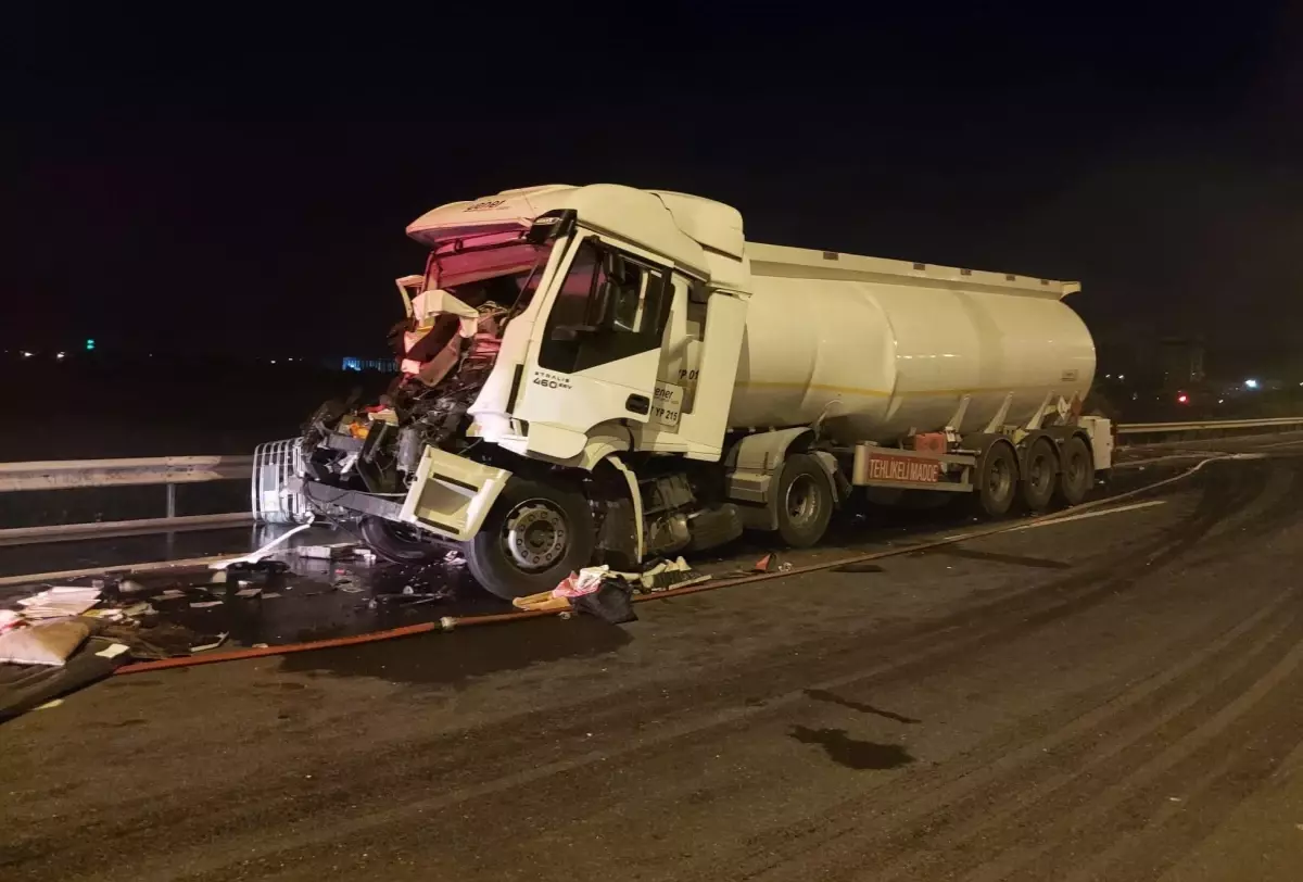 Osmaniye\'de tıra çarpan tankerin sürücüsü öldü