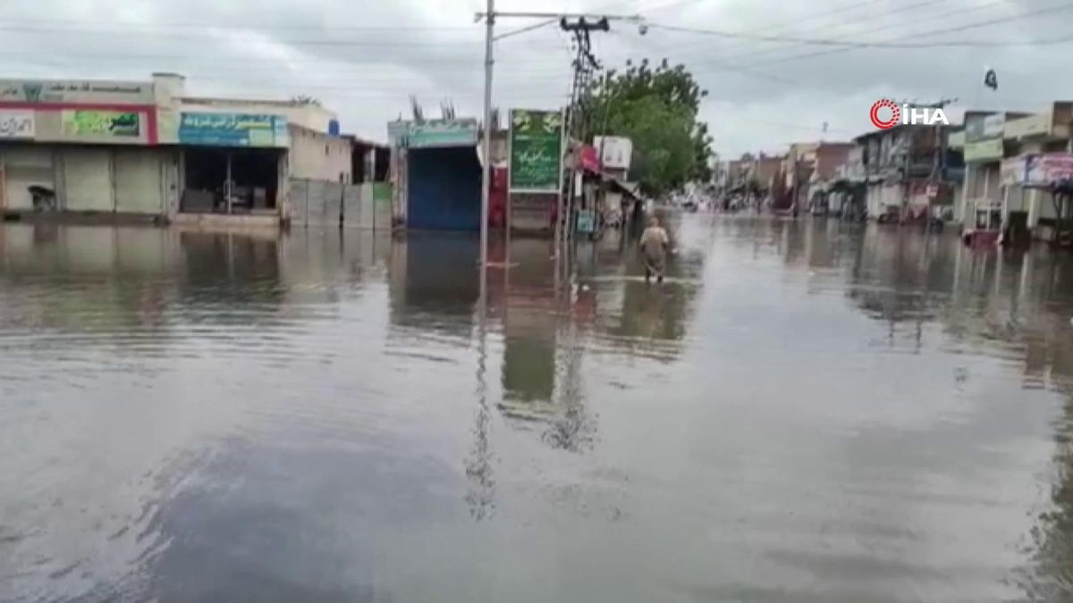 Pakistan\'da sel nedeniyle acil durum ilan edildi