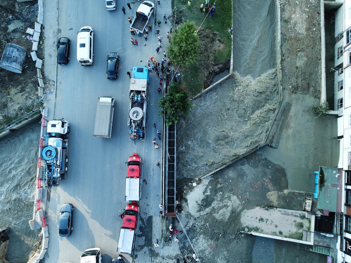 Esenyurt\'ta su seviyesi yükselen Haramidere dronla görüntülendi