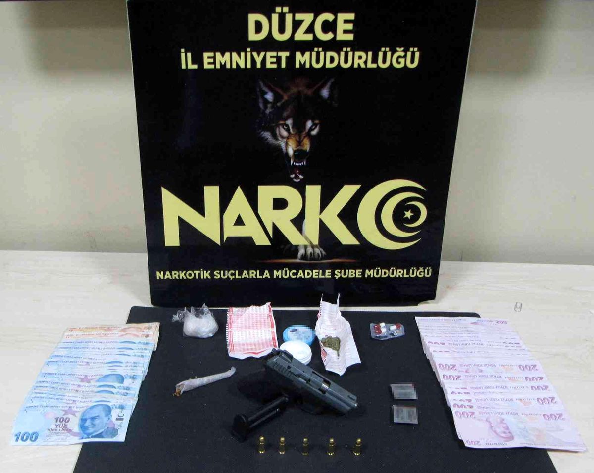Uyuşturucu satıcısı polisin operasyonu ile yakalandı