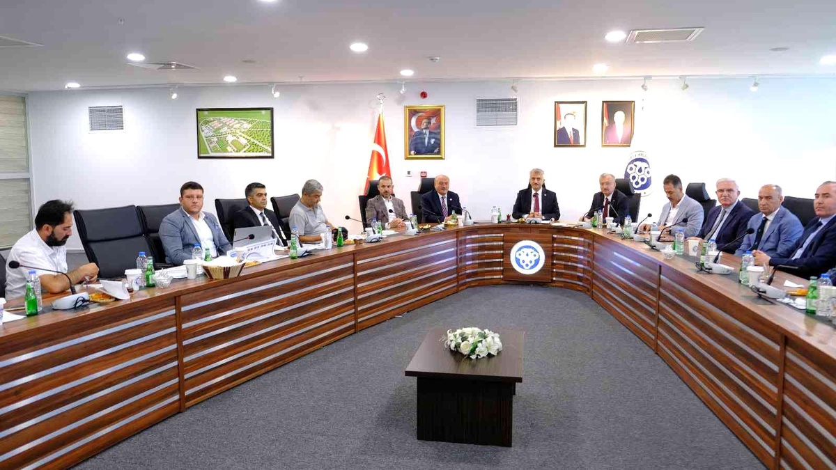 Vali Makas, yapımına başlanılan yaşam merkeziyle ilgili basına bilgilendirmede bulundu