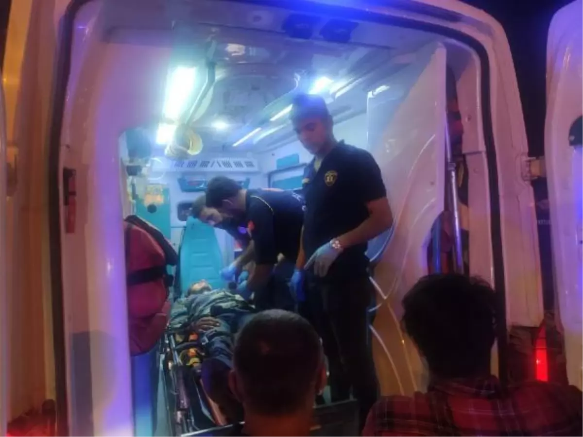 Van'da kaçak göçmenleri taşıyan minibüs, ticari araçla çarpıştı; 1 ölü, 13 yaralı