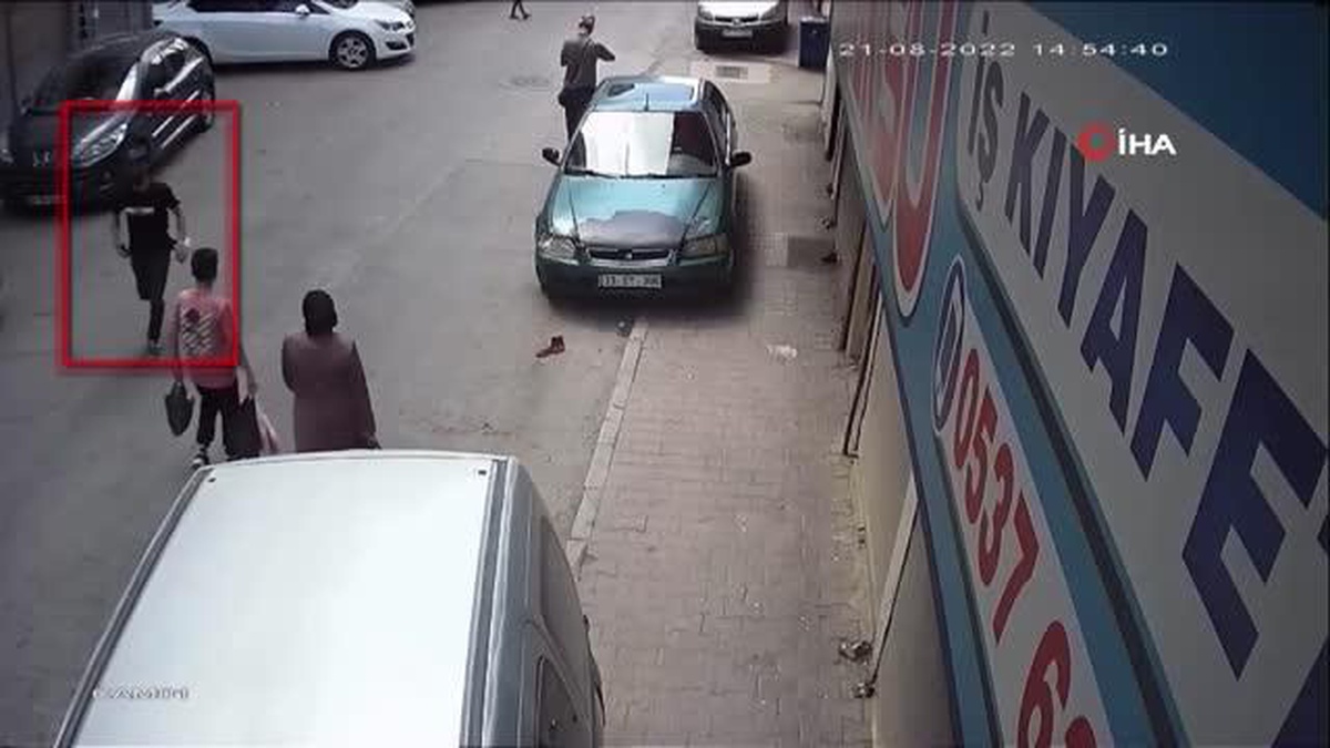 Yardım için yanaştı, kapkaç yaparak telefonunu çaldı