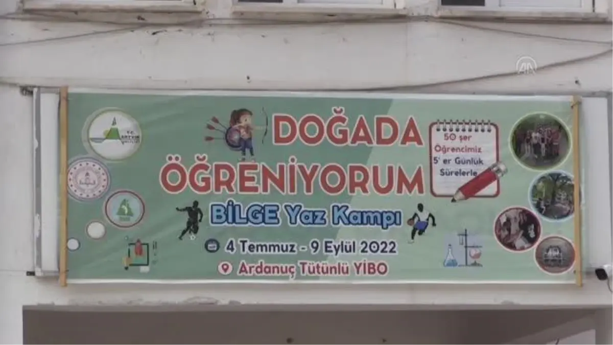 Yaz kampında hem robotik kodlama hem de sebze yetiştirmeyi öğreniyorlar