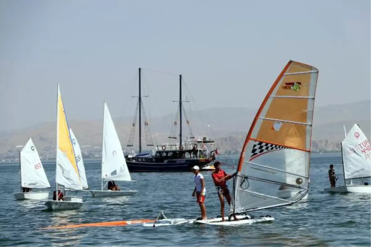 '10. Van Denizi Su Sporları Festivali' başladı