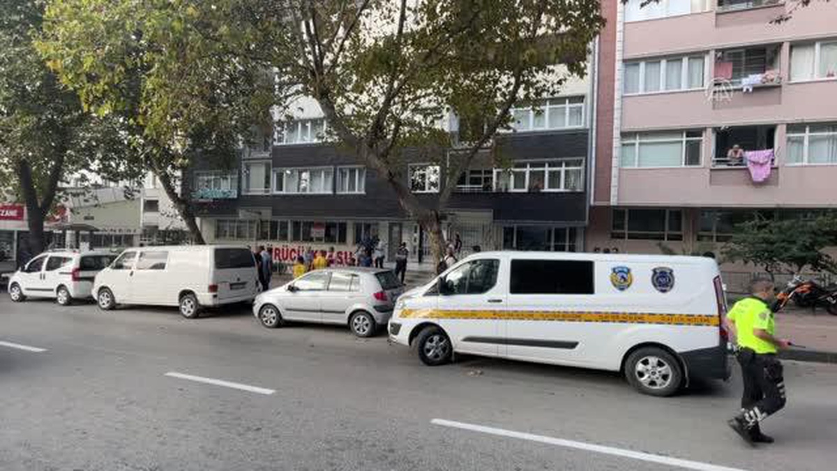 Samsun\'da 8. kattan apartman boşluğuna düşen kişi öldü