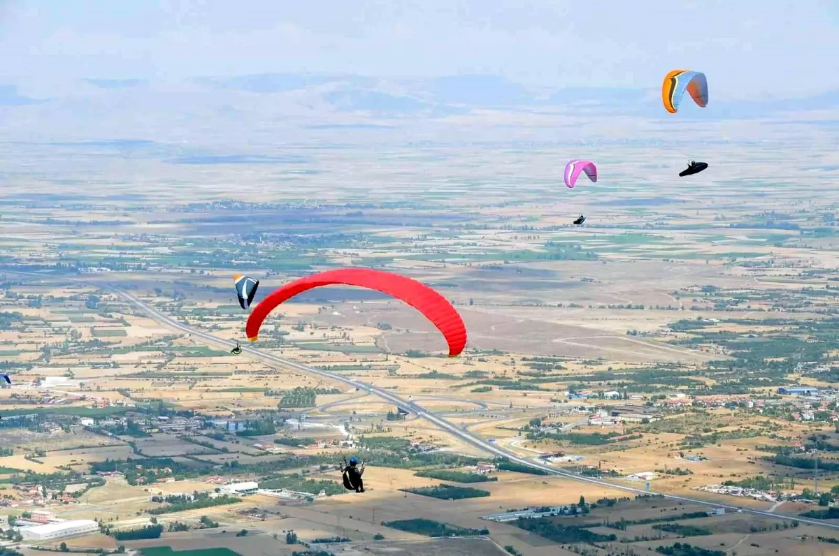 9. Akşehir XC Open Türkiye Yamaç Paraşütü Mesafe Şampiyonası ve Eğitim Yarışması başladı