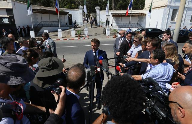 Afrika'ya ziyarette bulunan Macron'dan Türkiye'ye küstah suçlama: El altında Fransa düşmanlığı yapan ağlar var Afrika'ya ziyarette bulunan Macron'dan Türkiye'ye küstah suçlama: El altında Fransa düşmanlığı yapan ağlar var