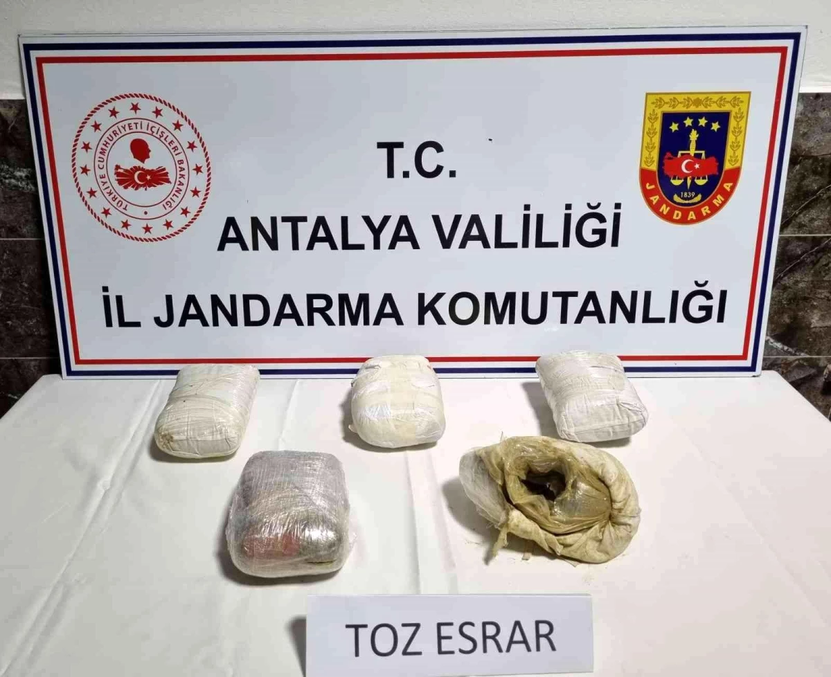 Antalya\'da 5 kilogram toz esrar ele geçirildi